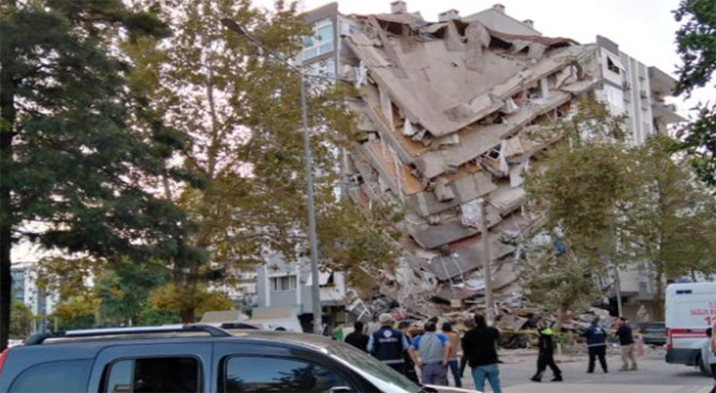 Colapso de una edificación en Izmir, Turquía. Obtenido de https://edition.cnn.com/2020/10/30/europe/earthquake-greece-turkey-aegean-intl/index.html