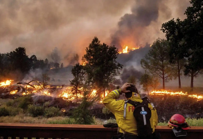 Incendio forestal en California, en este lugar el área afectada fue el doble en comparación con el último incendio forestal. Obtenido de https://www.theguardian.com/us-news/2020/oct/05/california-fires-4m-acres-wildfires-burn 